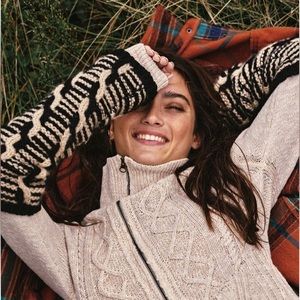 Free People - NWT. Mariella Chunky Arm Warmers